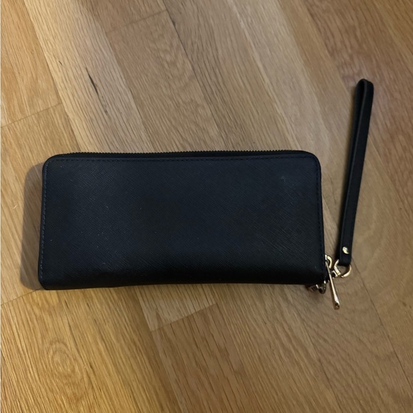 Michael Kors Black Leather Wallet/Wristlet. EUC - Picture 3 of 9